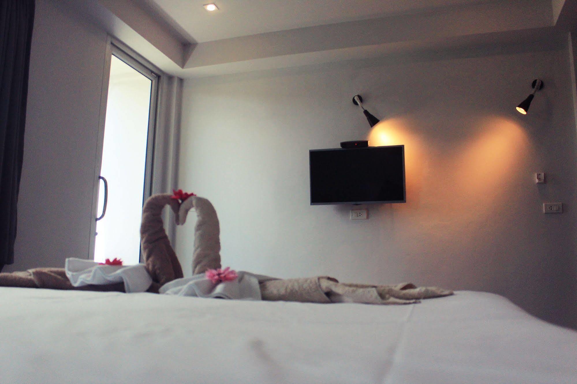 Hip Hostel - Sha Plus Patong Eksteriør billede